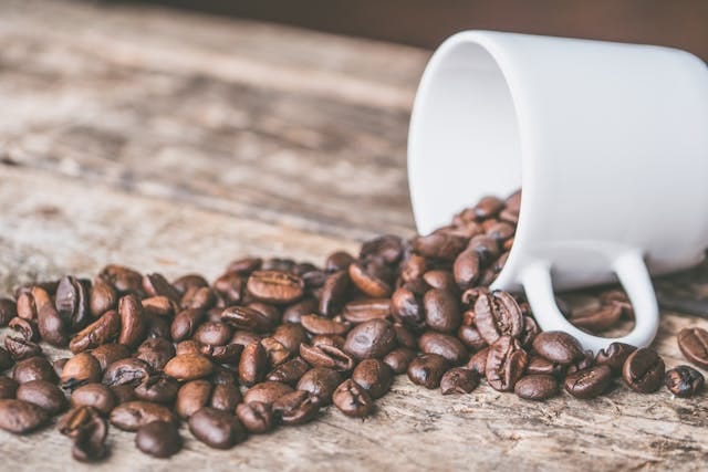 Coffee vs. Tea: Health Benefits and Side Effects Explained